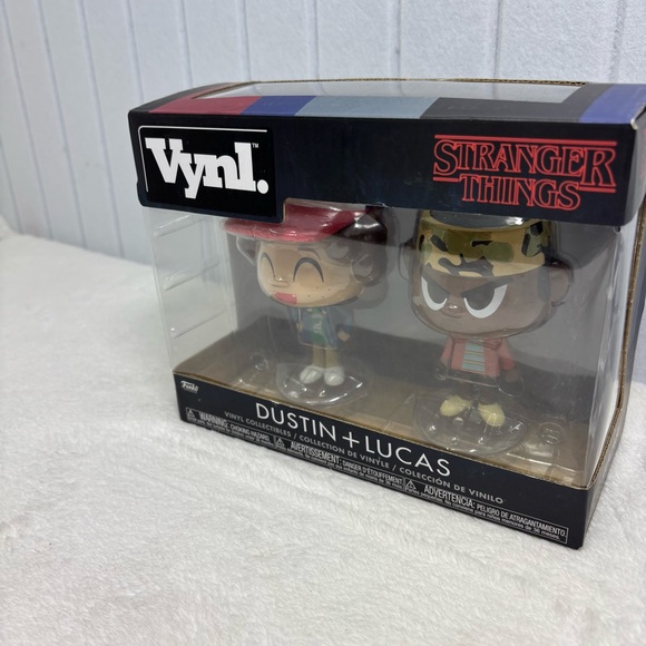 Stranger Things Funko VYNL 2 Pack-Lucas&Dustin collection NEW - Picture 2 of 7